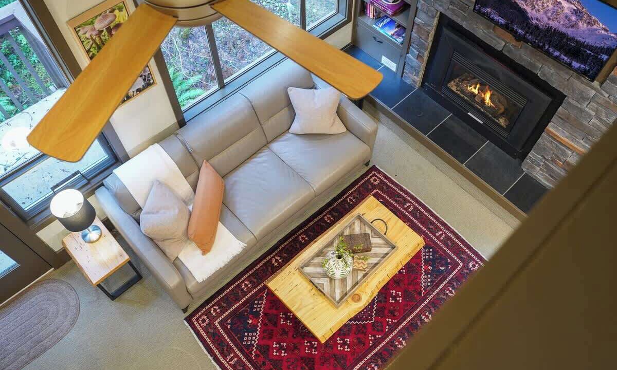 Photo of Livingroom in Glacier