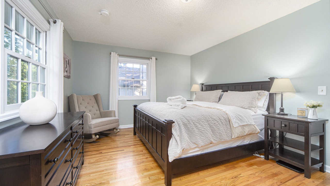Photo of Bedroom in Lake Grove