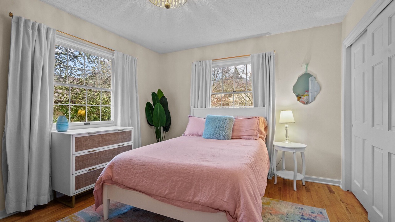 Photo of Bedroom in Lake Grove