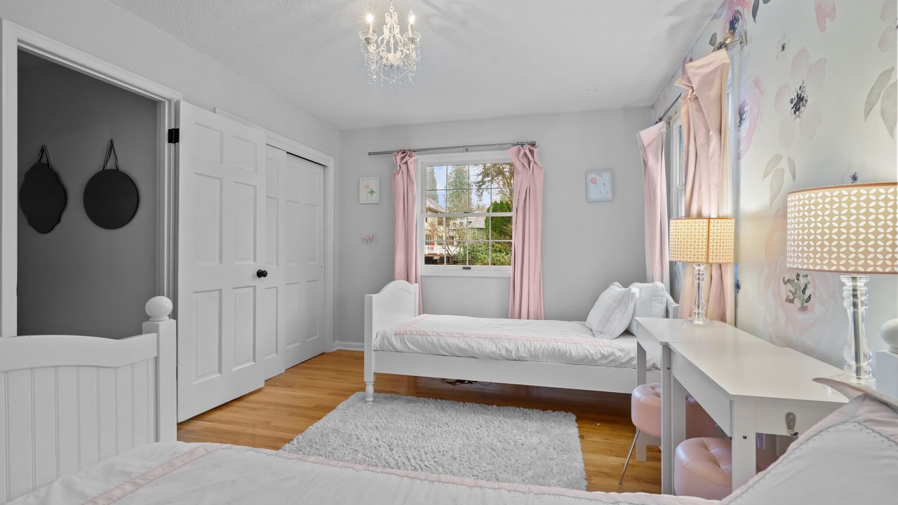 Photo of Bedroom in Lake Grove