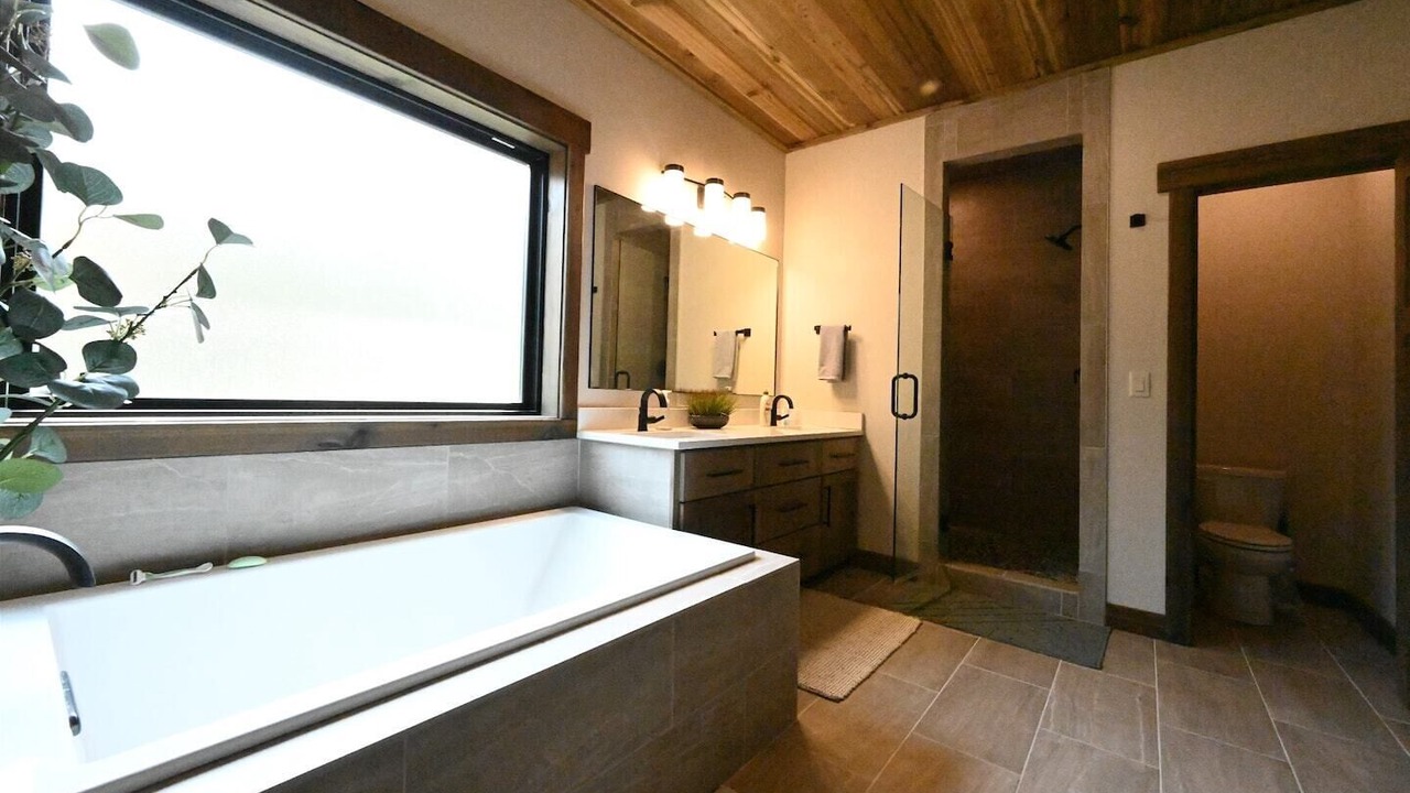 Photo of Bathroom in Island Park