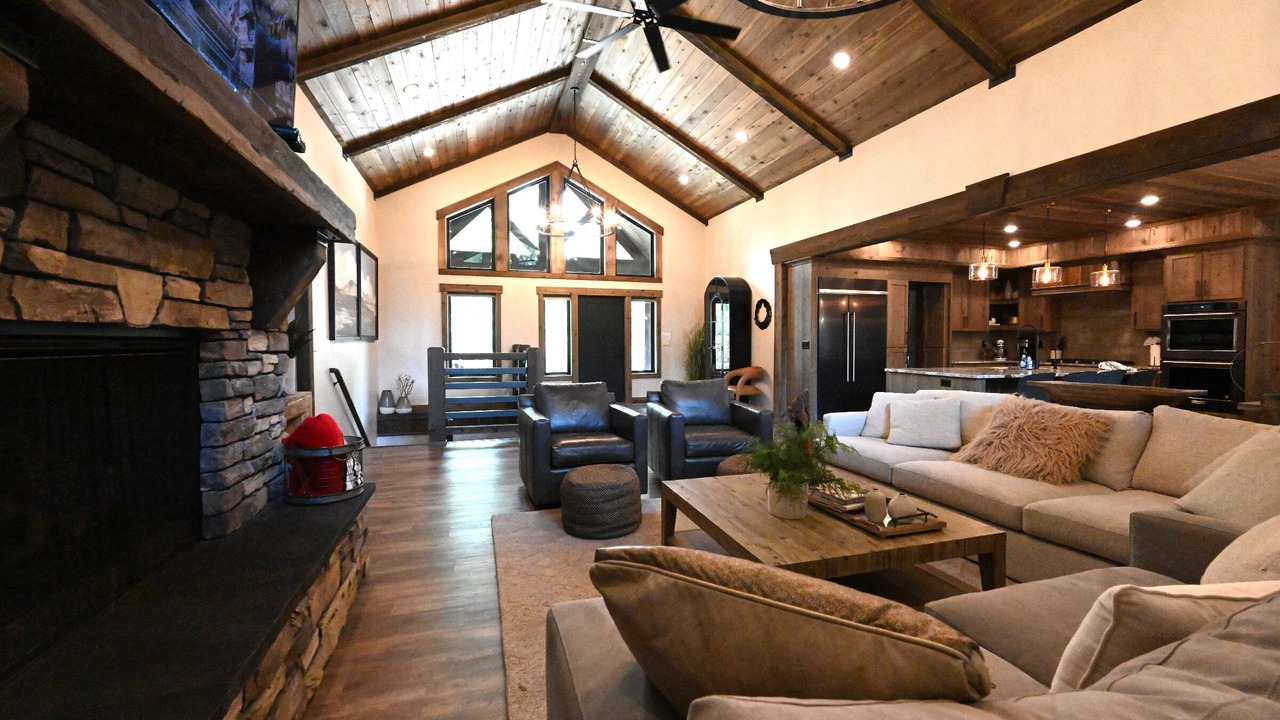 Photo of Livingroom in Island Park