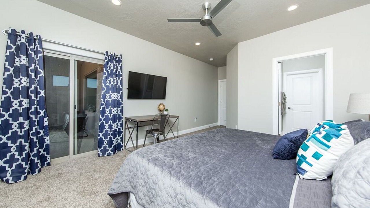 Photo of Bedroom in Hurricane