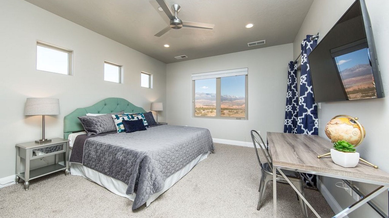 Photo of Bedroom in Hurricane