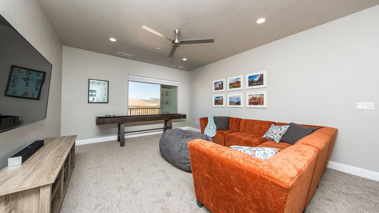 Photo of Livingroom in Hurricane