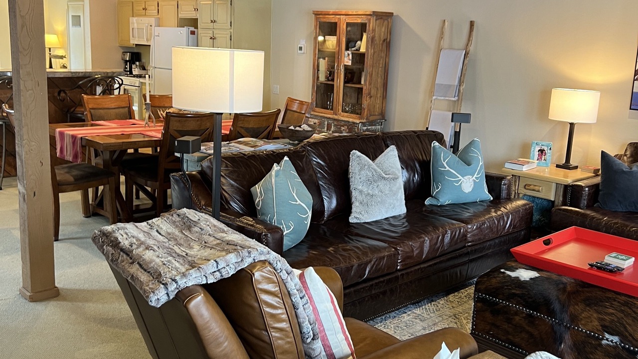 Photo of Livingroom in Elkhorn Village