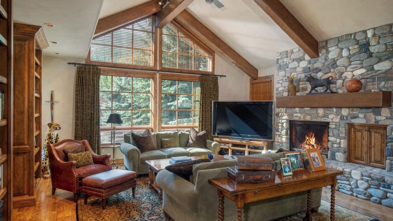 Photo of Livingroom in Warm Springs