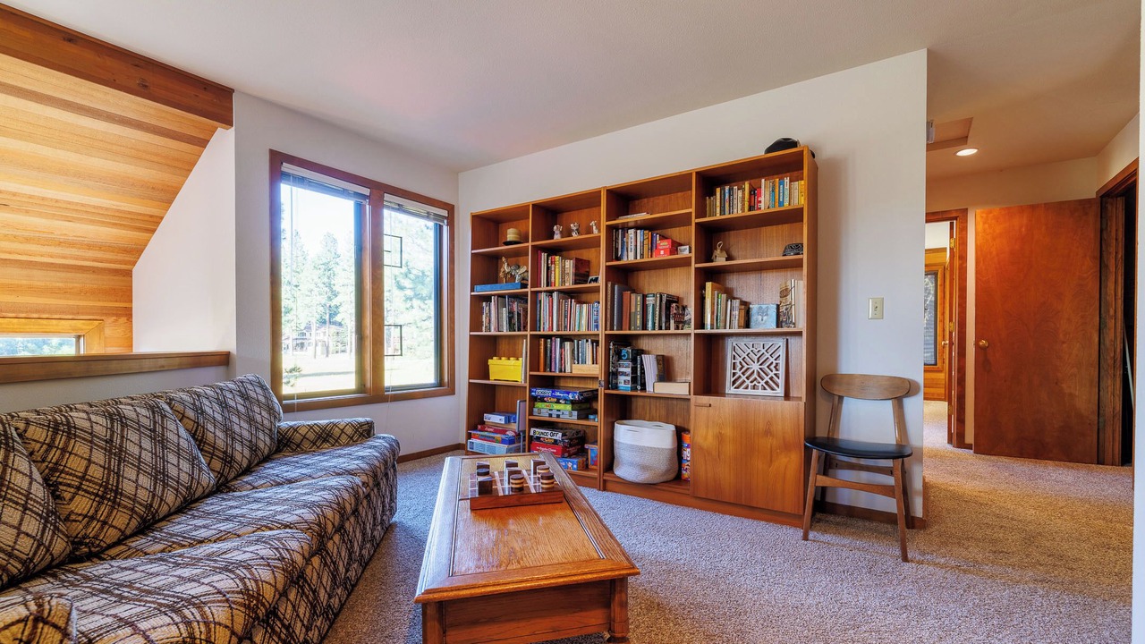 Photo of Livingroom in Black Butte Ranch