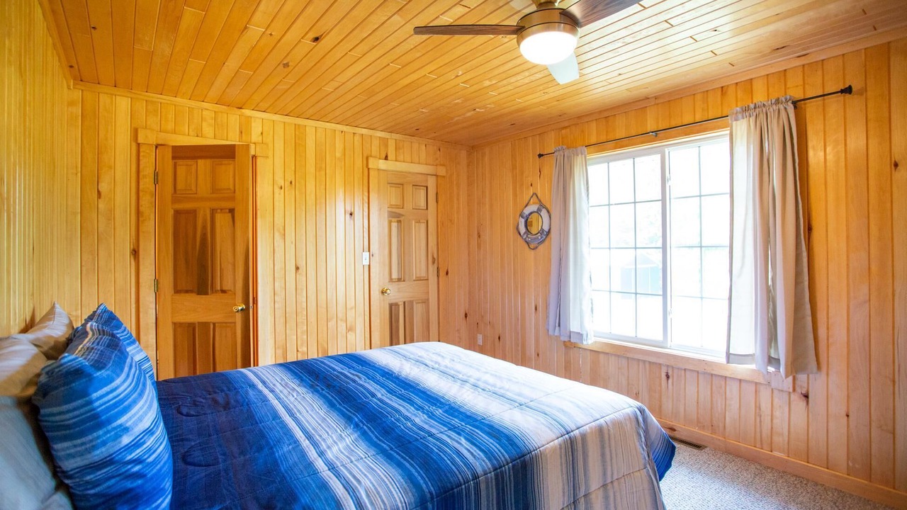 Photo of Bedroom in Grand Marais