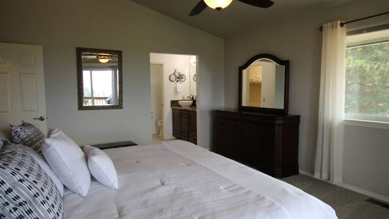 Photo of Bedroom in Cascade