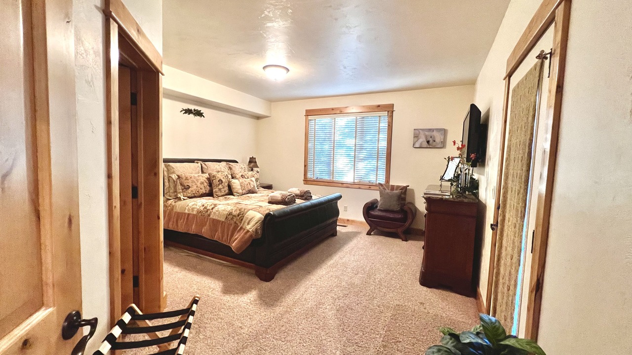 Photo of Bedroom in Victor