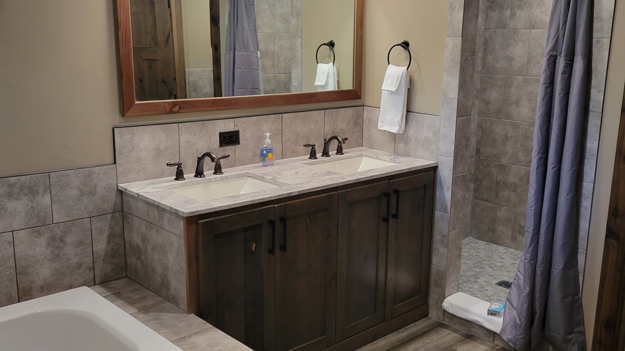 Photo of Bathroom in Island Park