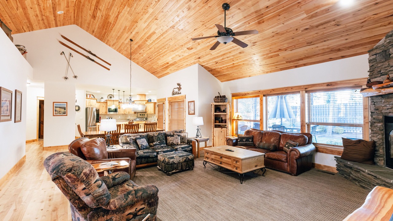Photo of Livingroom in Sunriver