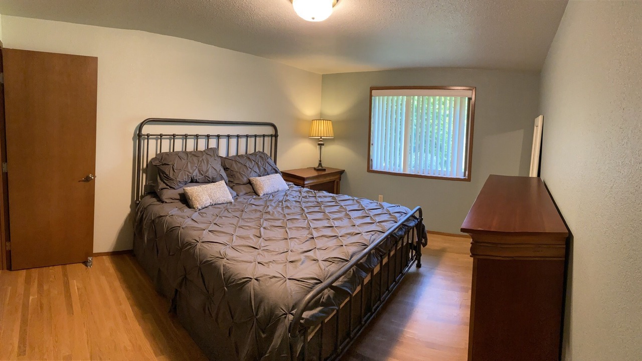 Photo of Bedroom in Enumclaw