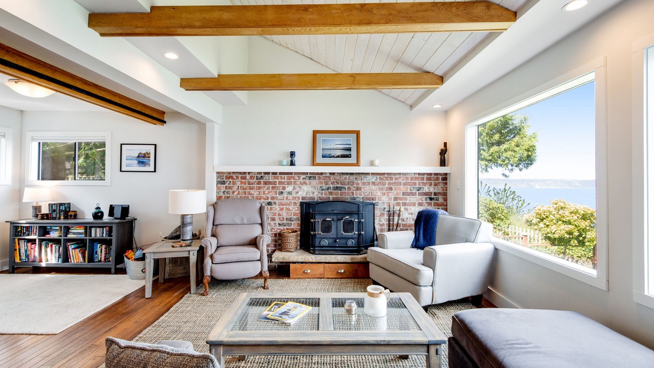 Photo of Livingroom in Langley