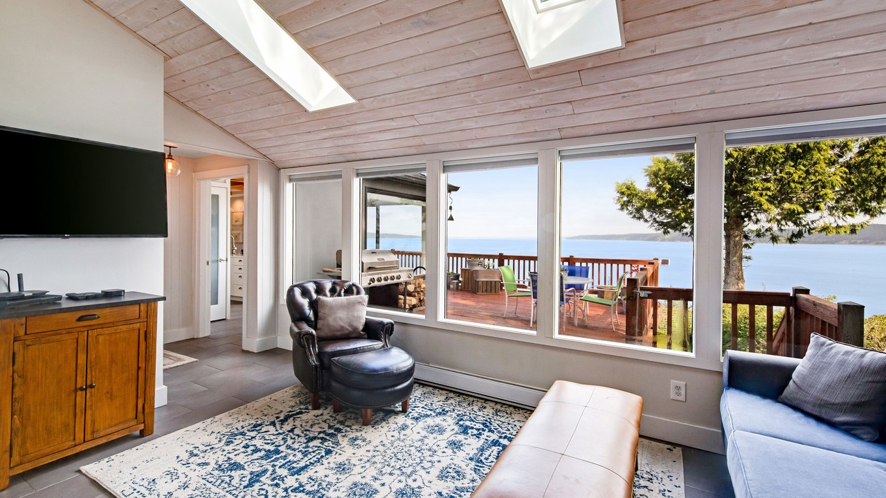 Photo of Livingroom in Langley