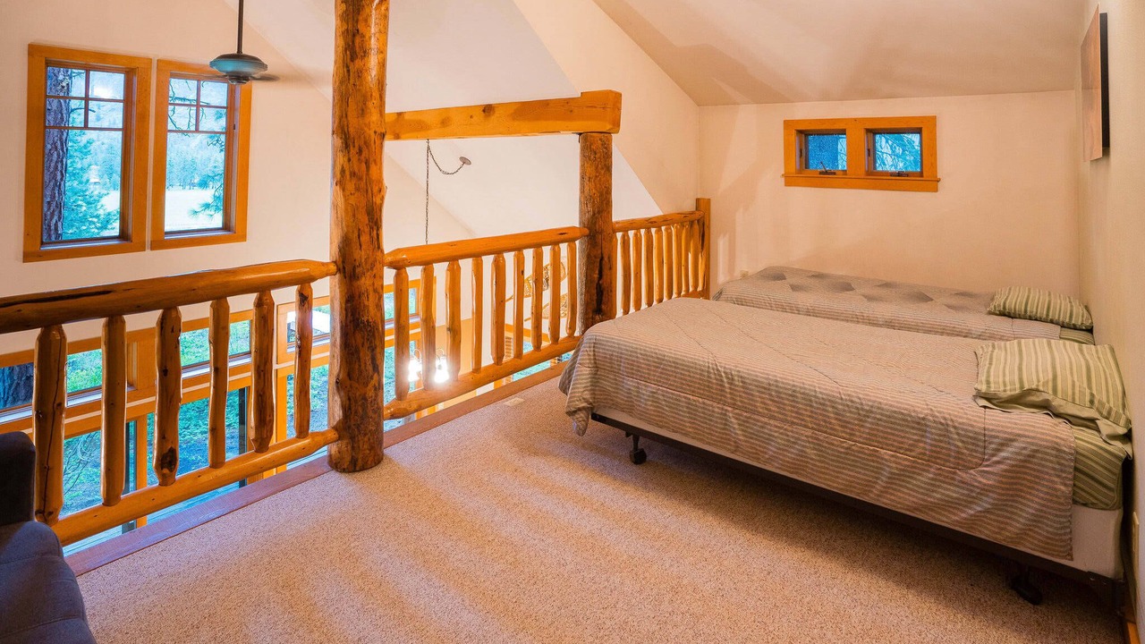 Photo of Bedroom in Mazama