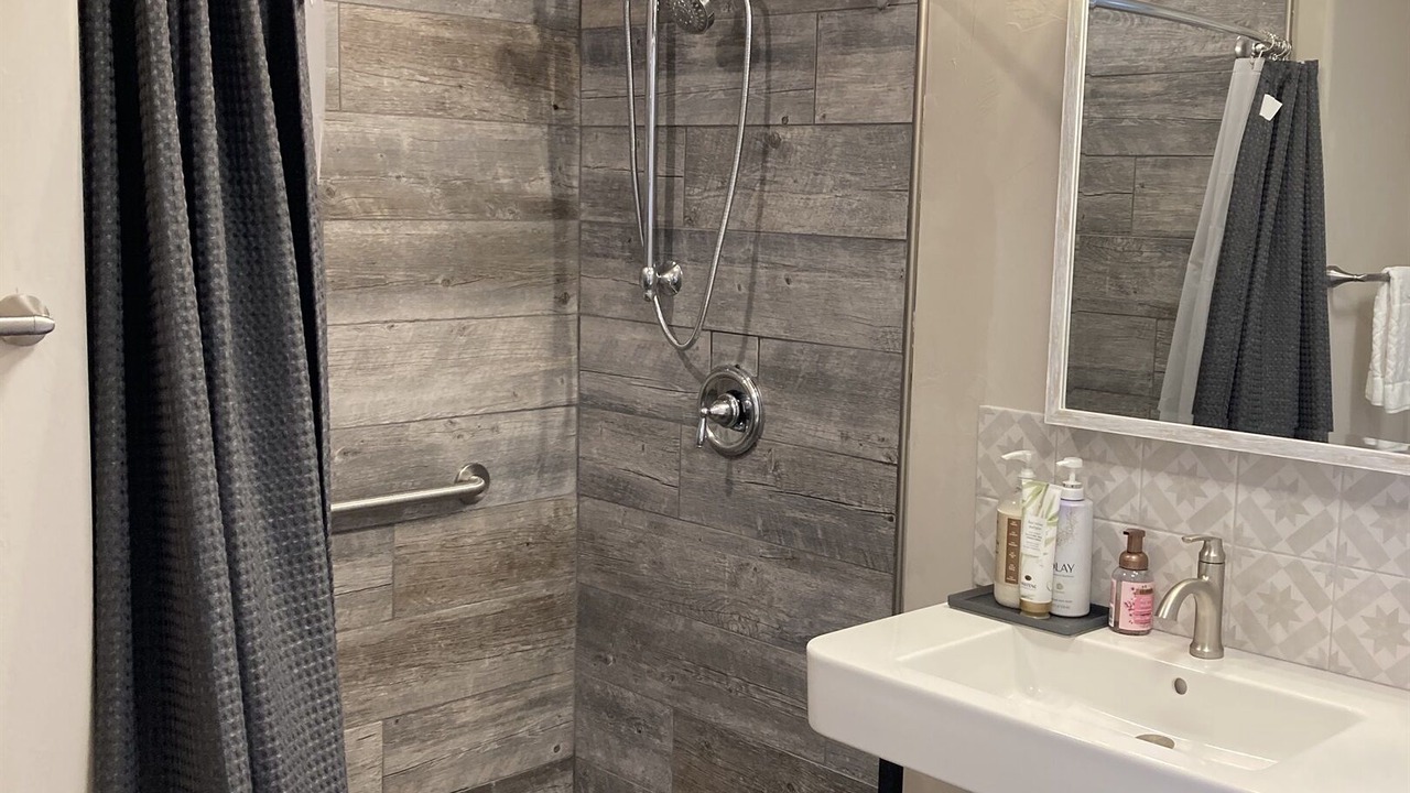 Photo of Bathroom in Emigrant