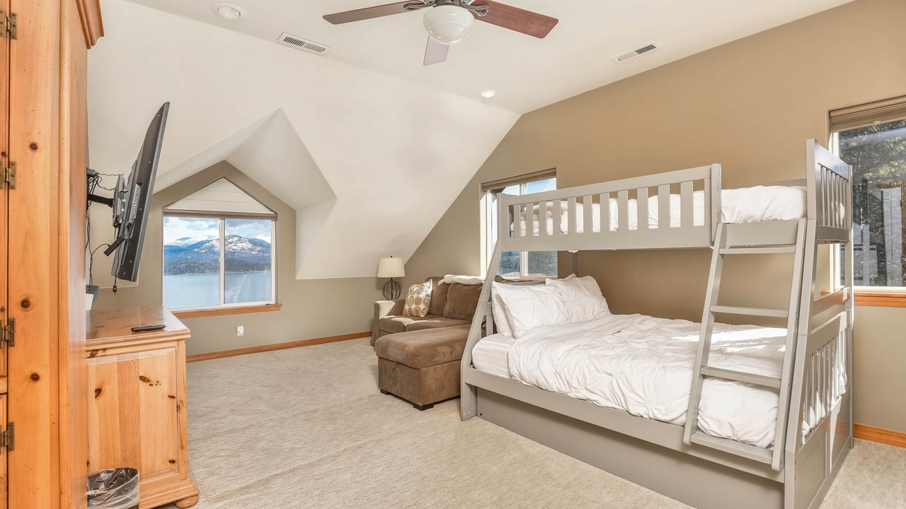 Photo of Bedroom in Sandpoint