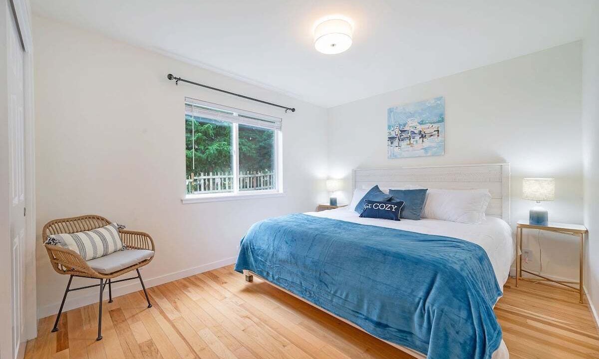 Photo of Bedroom in Oak Harbor