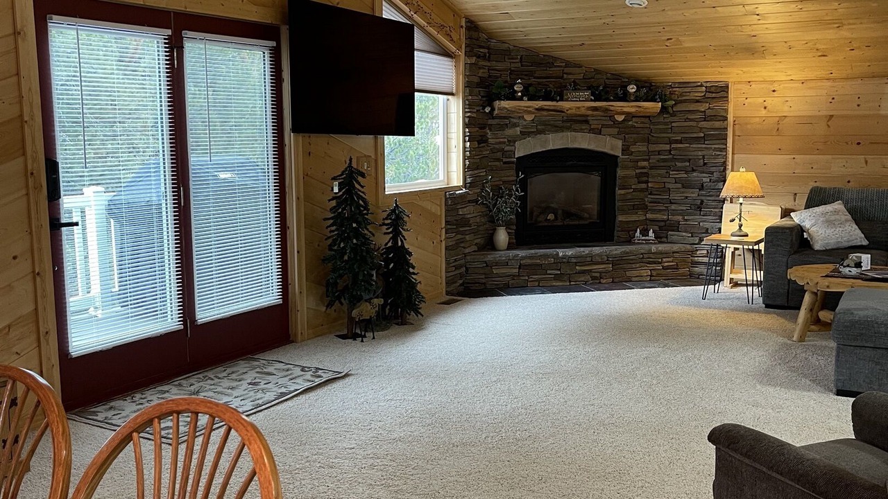 Photo of Livingroom in Island Park