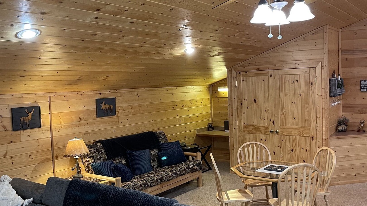 Photo of Livingroom in Island Park
