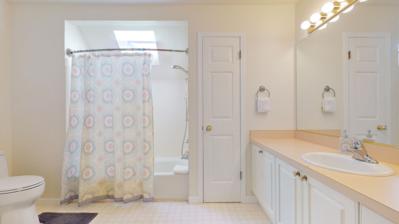 Photo of Bathroom in Oak Harbor