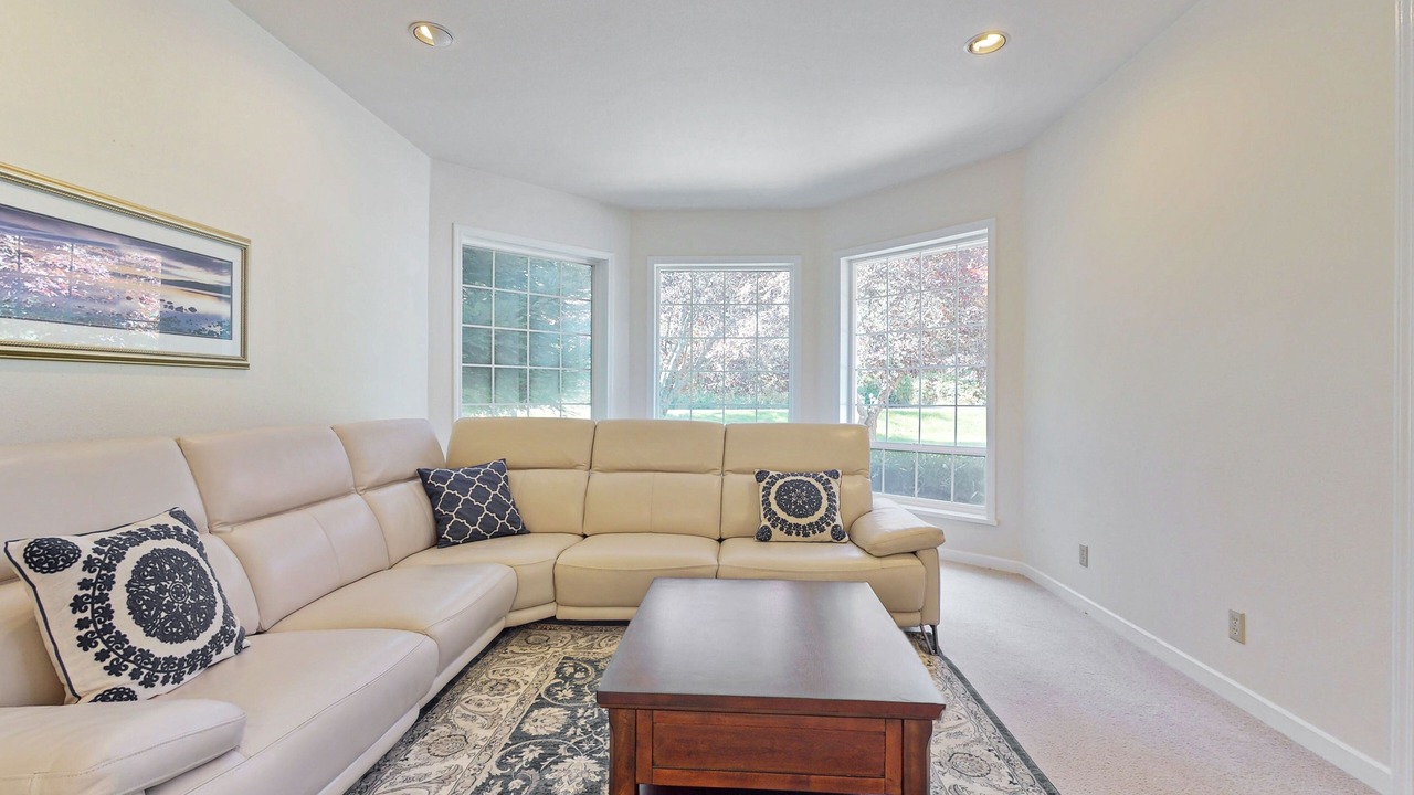 Photo of Livingroom in Oak Harbor