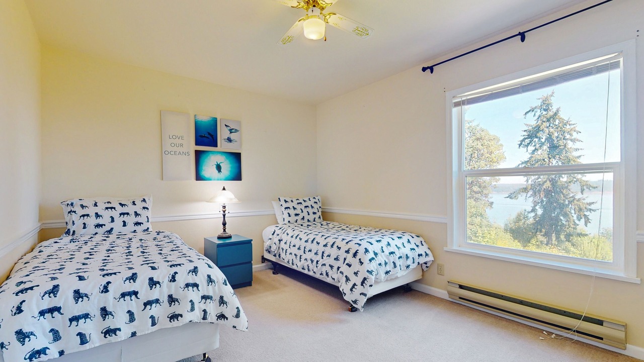 Photo of Bedroom in Oak Harbor