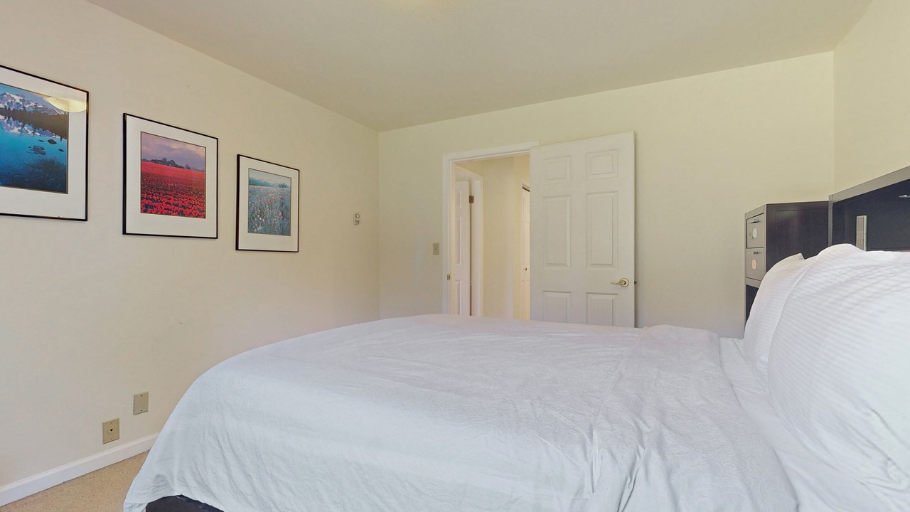 Photo of Bedroom in Oak Harbor