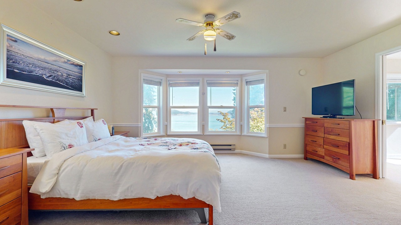 Photo of Bedroom in Oak Harbor