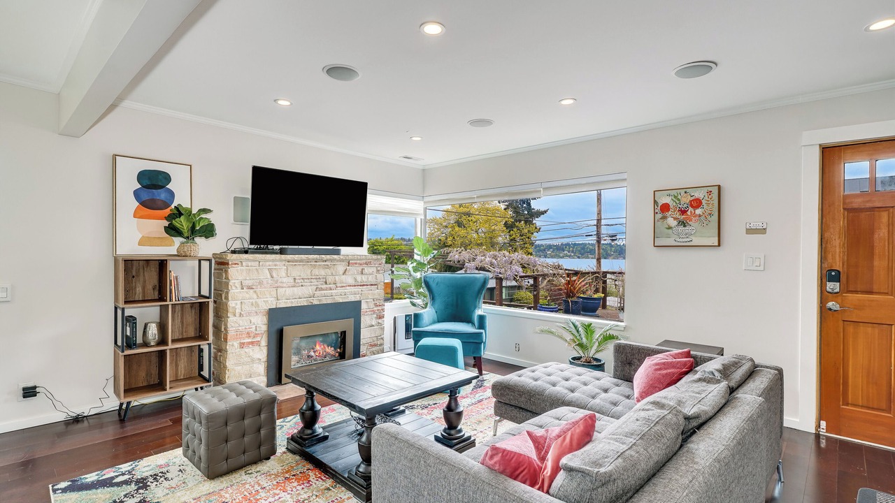 Photo of Livingroom in Seattle Metro Area