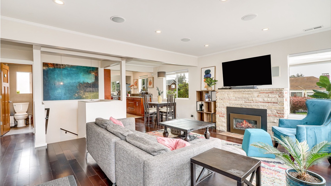 Photo of Livingroom in Seattle Metro Area