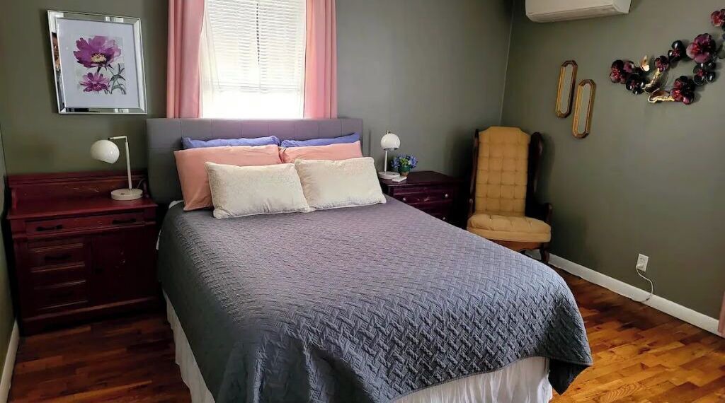 Photo of Bedroom in Roseburg
