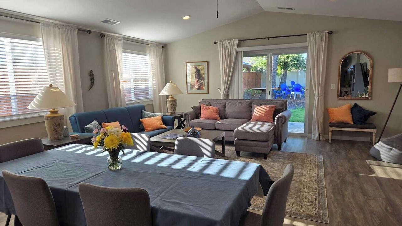 Photo of Livingroom in Eagle Point