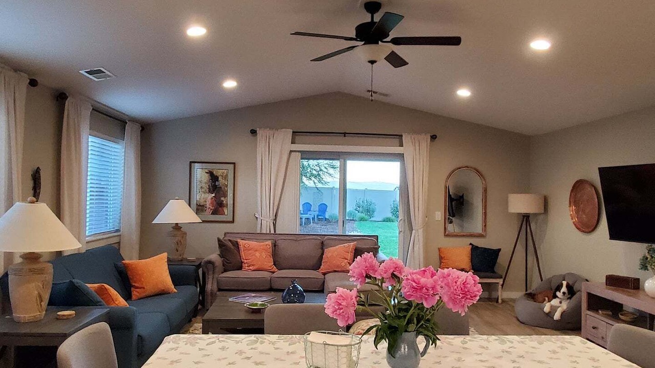 Photo of Livingroom in Eagle Point