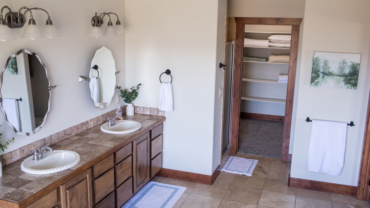 Photo of Bathroom in Garden City