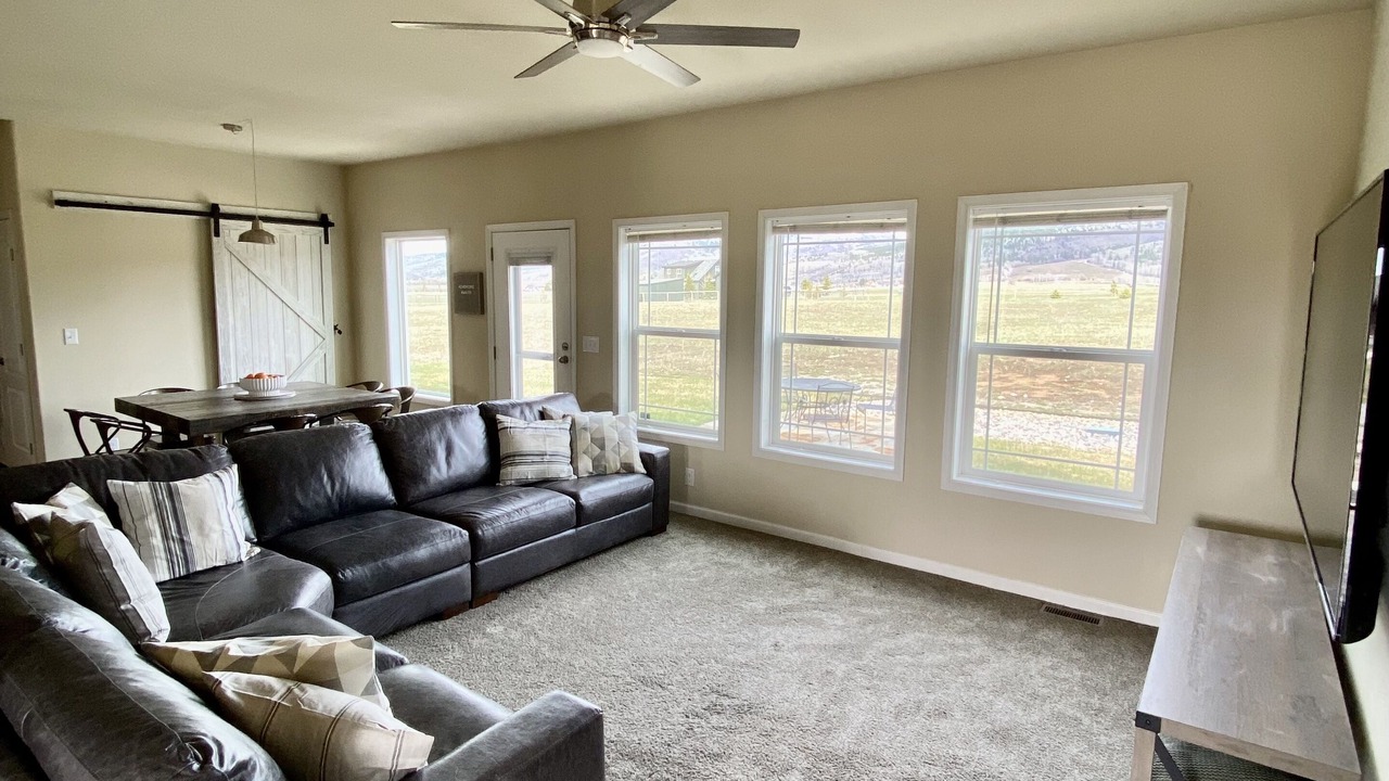 Photo of Livingroom in Victor