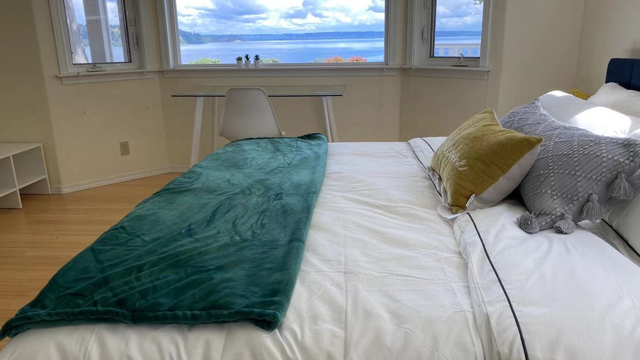 Photo of Bedroom in Suquamish