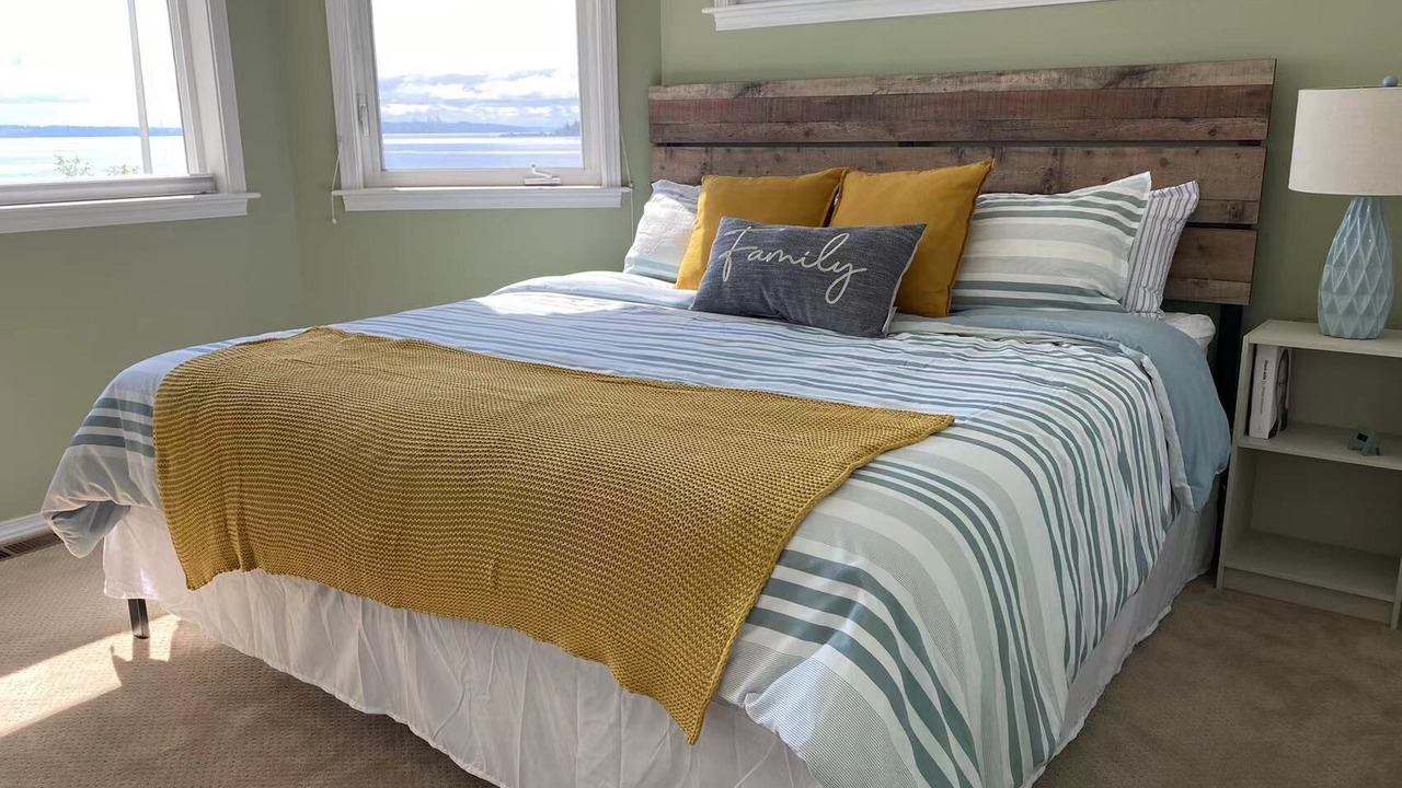 Photo of Bedroom in Suquamish