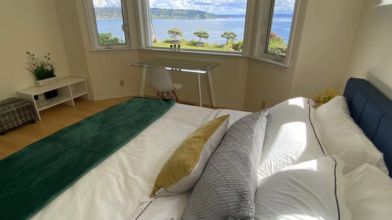 Photo of Bedroom in Suquamish