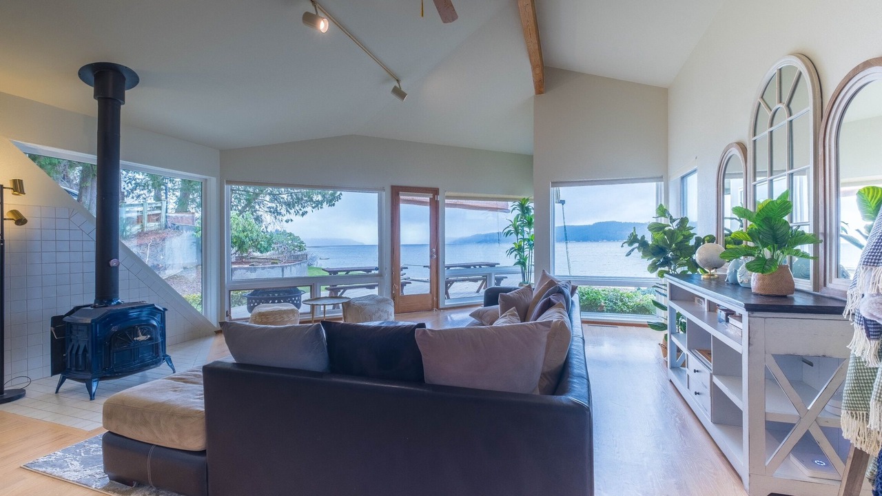 Photo of Livingroom in Belfair