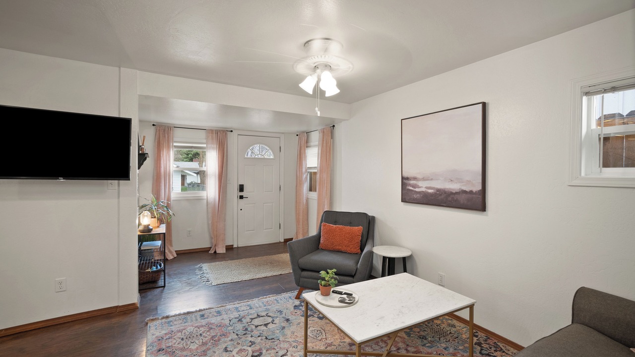 Photo of Livingroom in Garden District