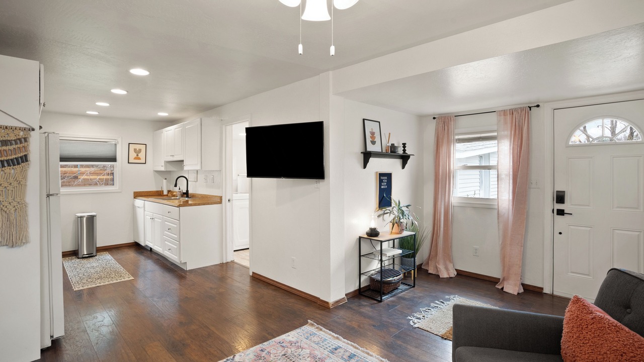 Photo of Livingroom in Garden District