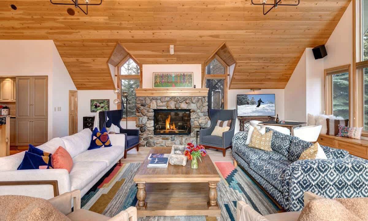 Photo of Livingroom in Teton Pines