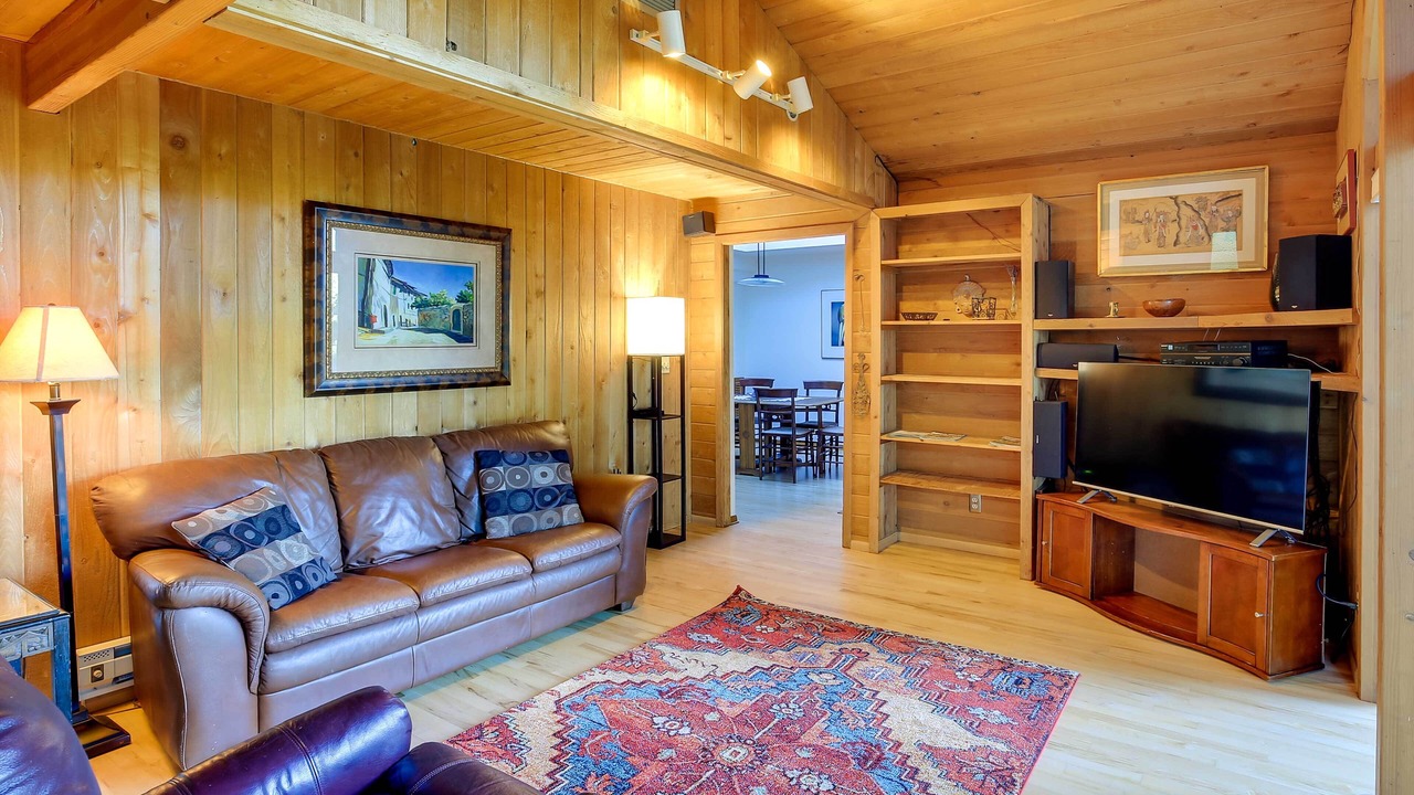 Photo of Livingroom in White Salmon