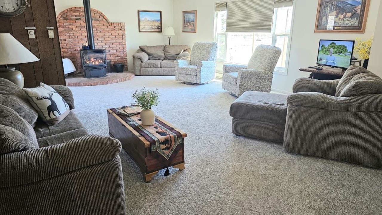 Photo of Livingroom in Custer County