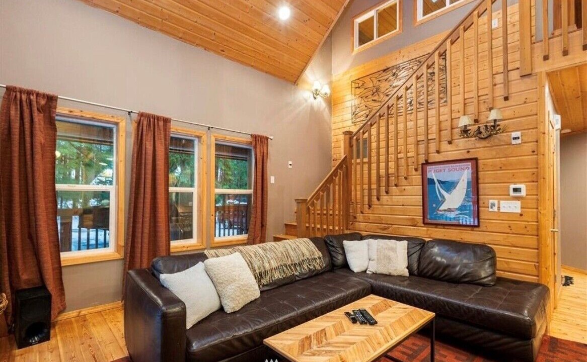 Photo of Livingroom in Glacier