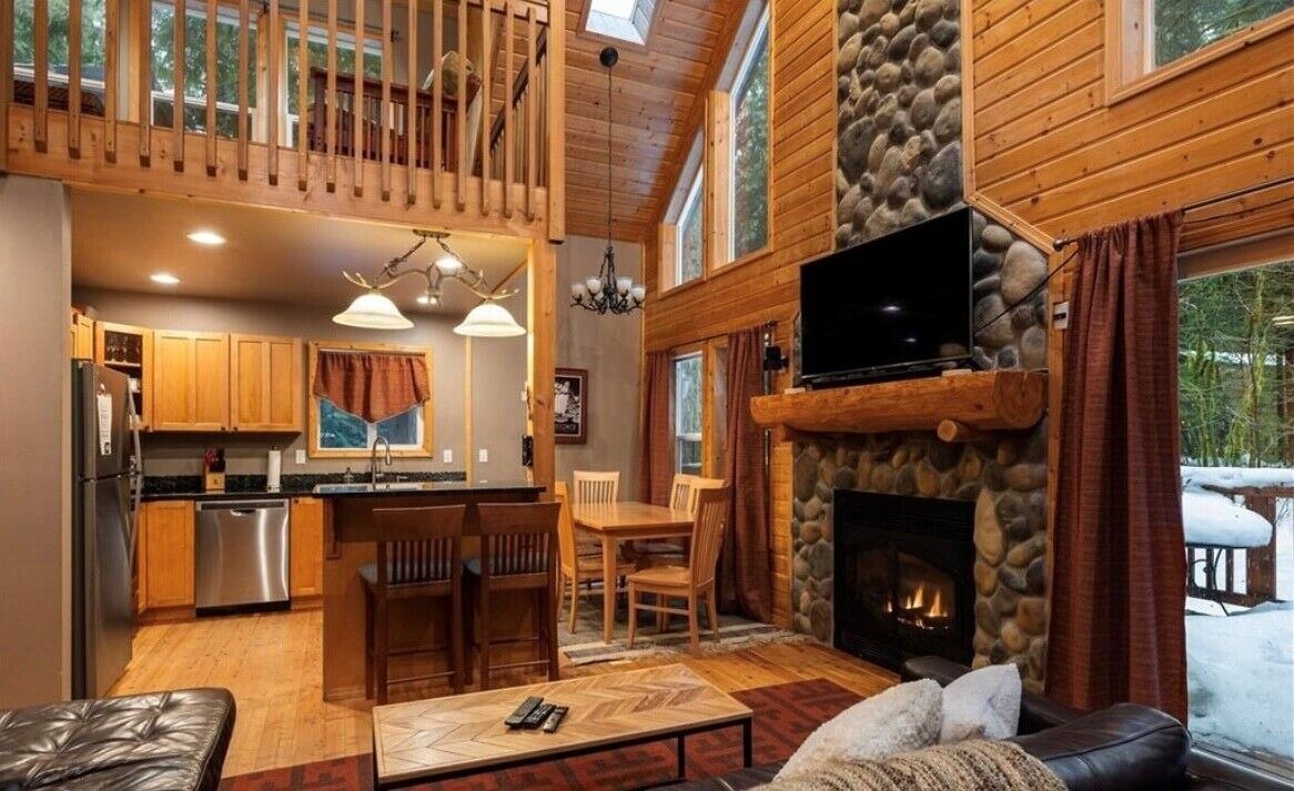 Photo of Livingroom in Glacier
