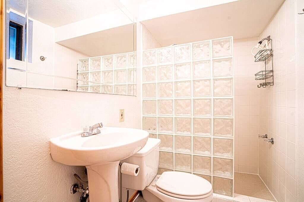 Photo of Bathroom in Longbranch